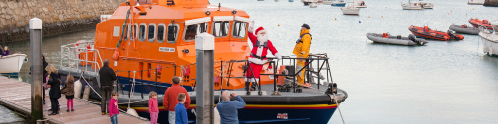 Santa departs from the club, back to the North Pole.