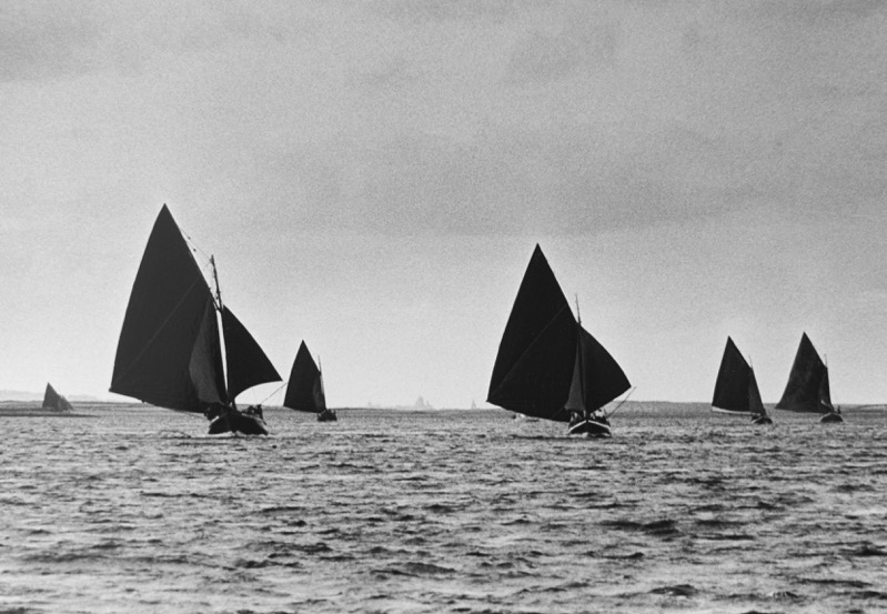 Bádóirí - Hookers crossing Galway Bay